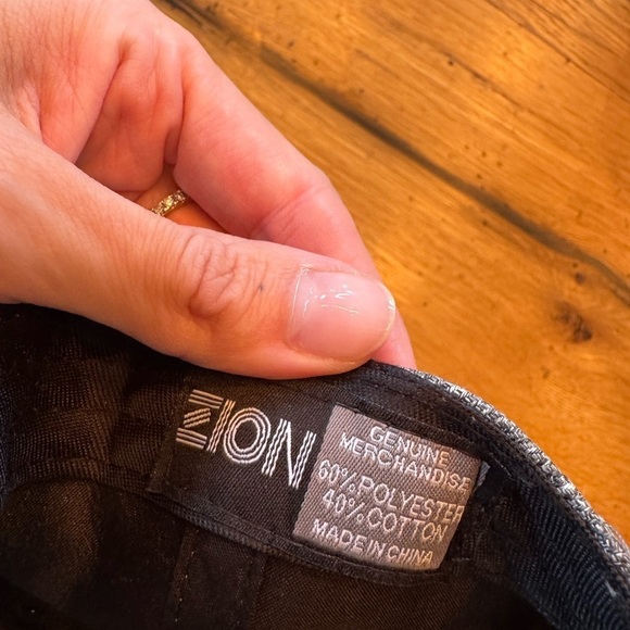 Zion Black And Gray Snapback Hat NWT - Picture 2 of 2